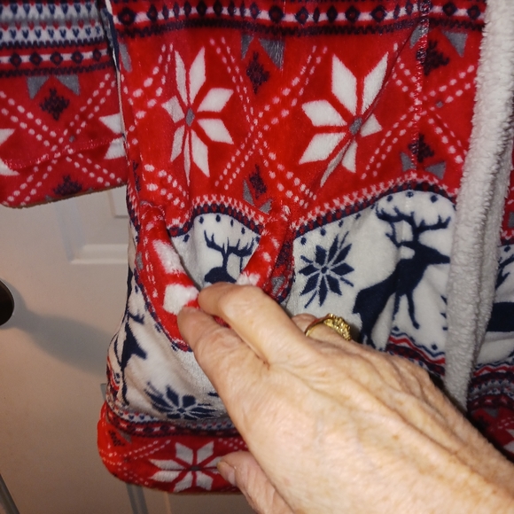 Secret Treasures Red and white Robe with Hood. Very soft. Size L (12-14) - Picture 9 of 9